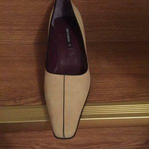 Brand New BRUNO MAGLI 7W BEIGE SUEDE